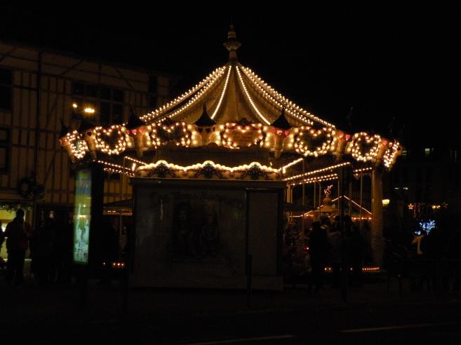  manège de la place de l'Hôtel de Ville illuminé